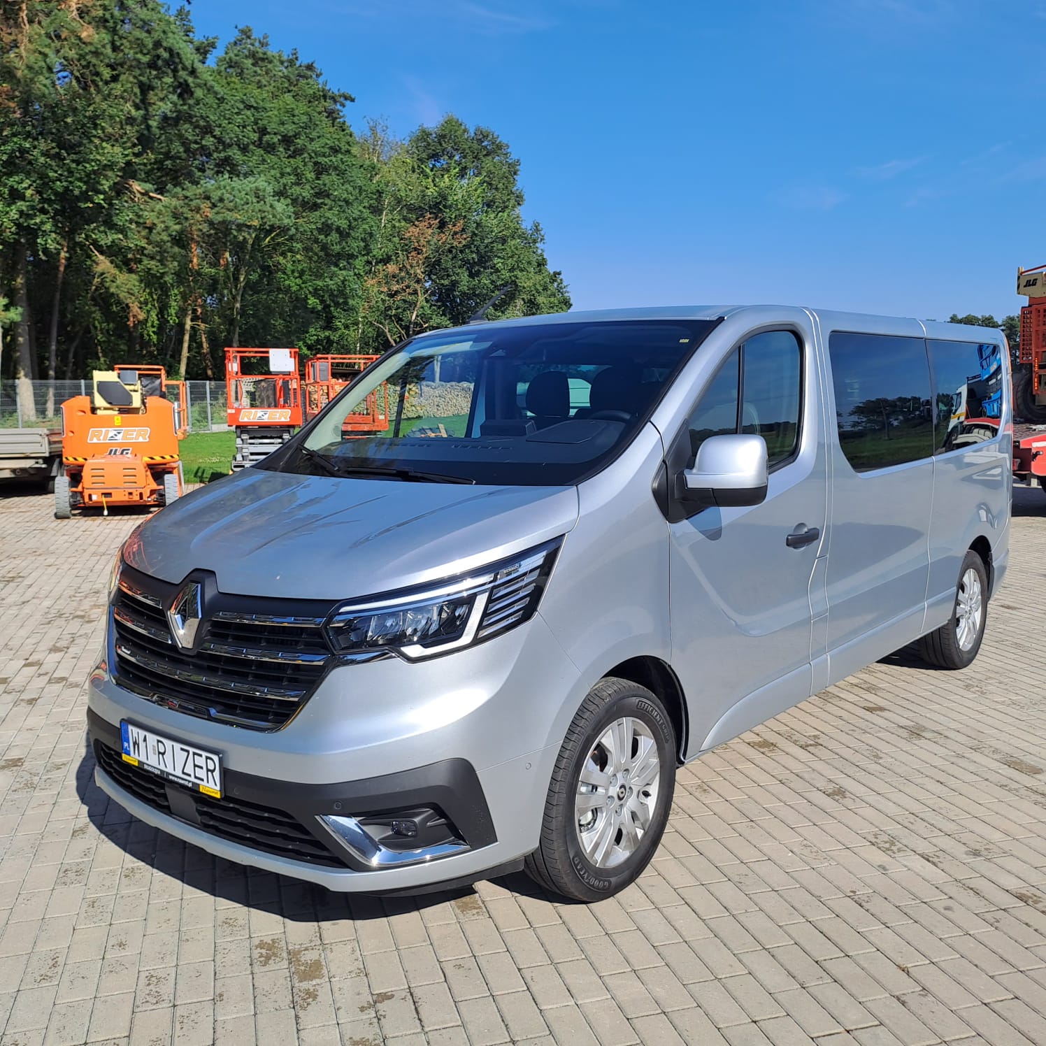 Renault Trafic - 9 osobowy